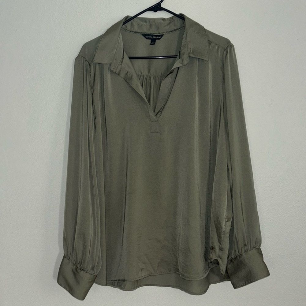 Banana Republic silk 100% polyester shirt